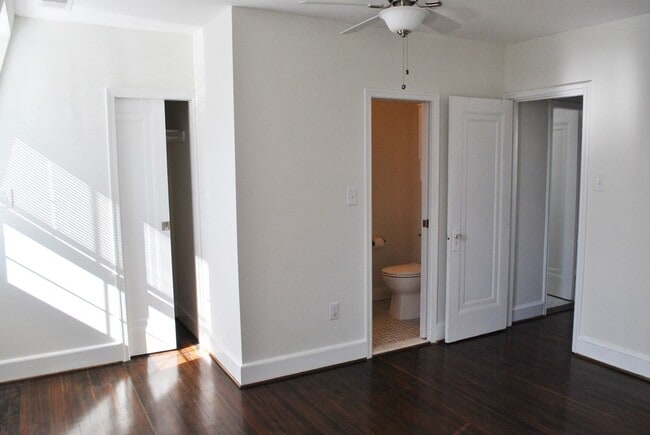 Building Photo - Georgetown near GT Medstar Hospital, Chic Rowhouse 5br/3Ba w/Yard, Deck. 2 Car Parking