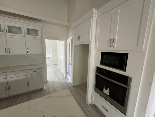 Building Photo - 3723 Westmeadow Dr