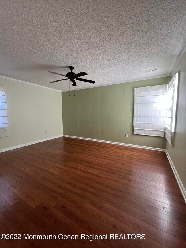 Building Photo - 451 Harnell Ave