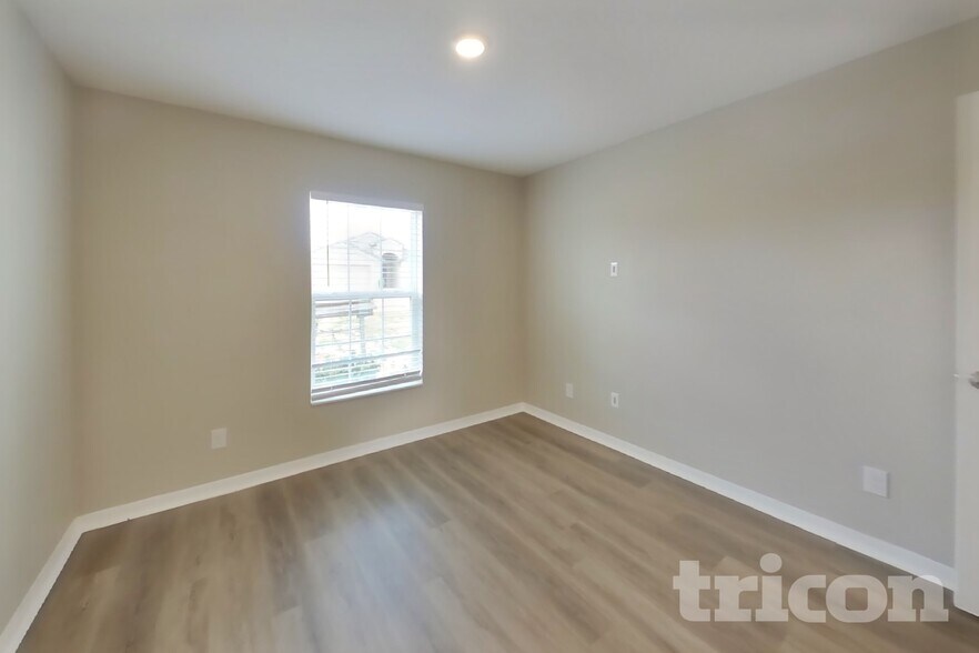 Building Photo - 2163 Mandarin Lp