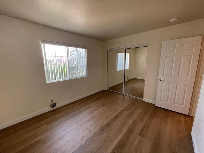 Building Photo - Apple Valley Home in The Vineyards- 3 Bedrooms, 2 Bathrooms, 2 Car Garage, New Flooring