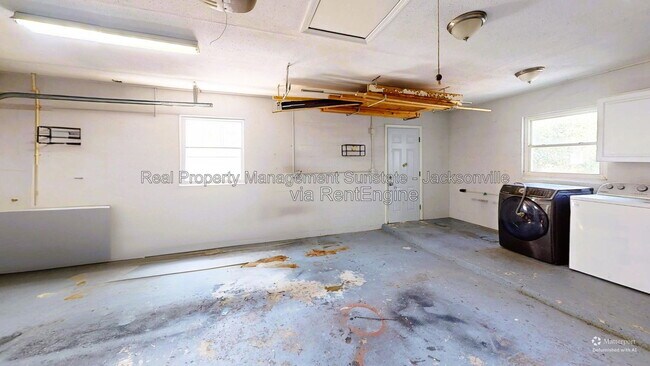 Building Photo - 865 Rudder Rd