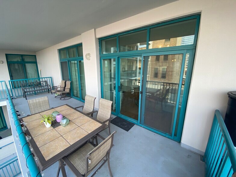 Building Photo - 340 W Superior St