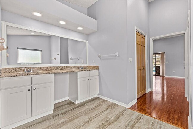 Building Photo - 9447 Ashley Dr