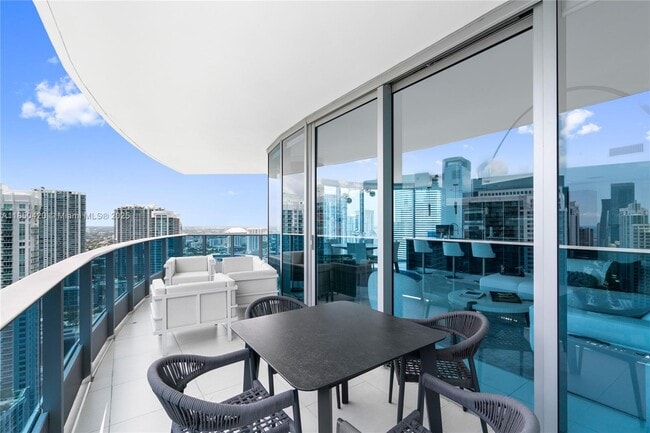Building Photo - 200 Biscayne Blvd Way