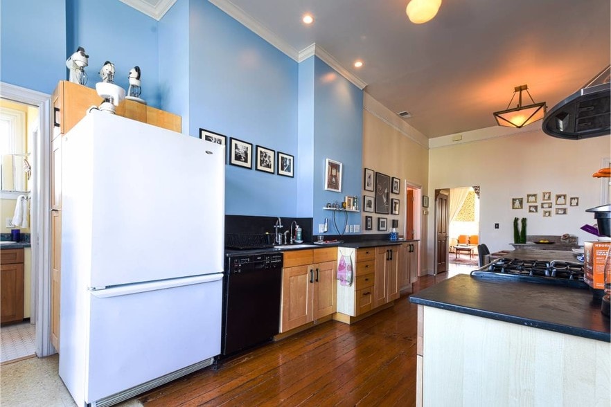 Kitchen - 1135 Treat Ave