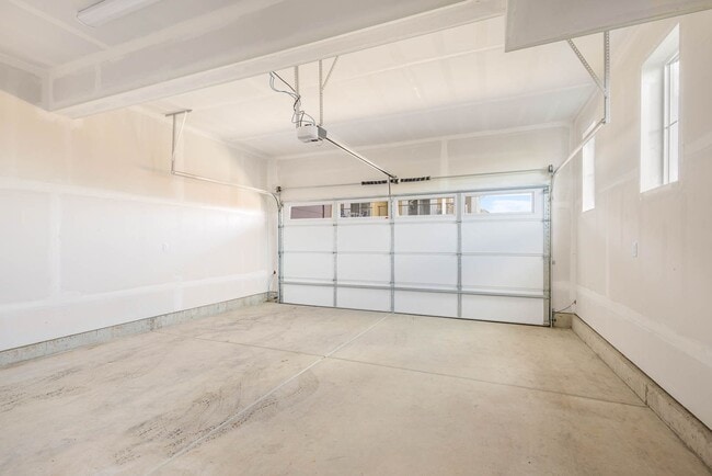 Building Photo - 19340 NE 69th Cir