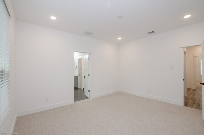 Building Photo - 2054 Johanna Crk Dr