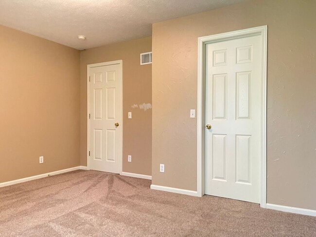 Building Photo - Beautiful 4 bed 2.5 bath 3000+sq ft