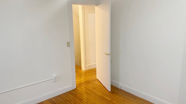 Building Photo - 73-75 Wallingford Ave