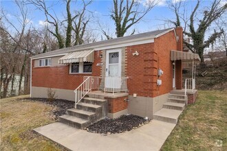 Building Photo - 1935 Parkview Pl