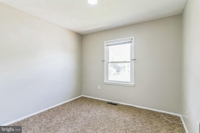 Building Photo - 14 Greystone Cir