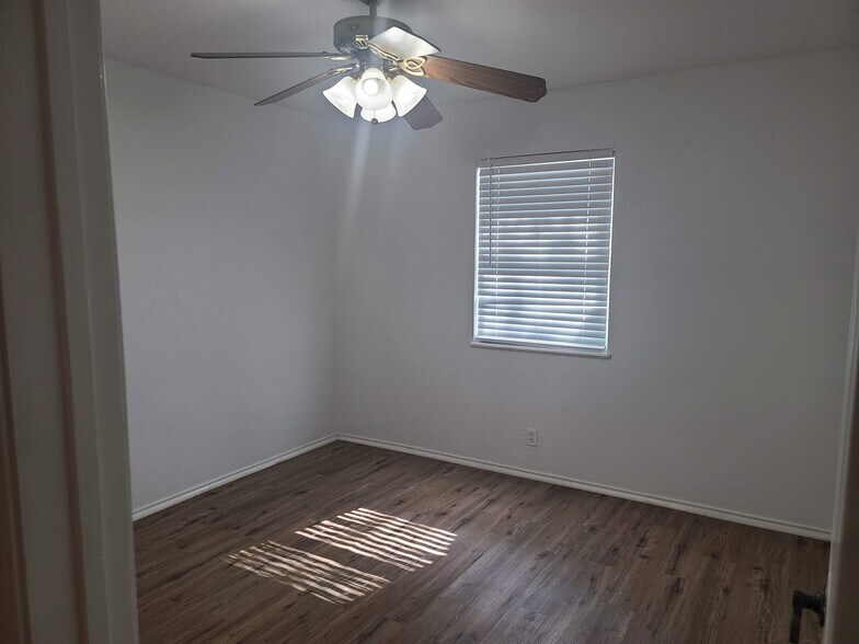 Building Photo - 4810 Cherry Tree Dr