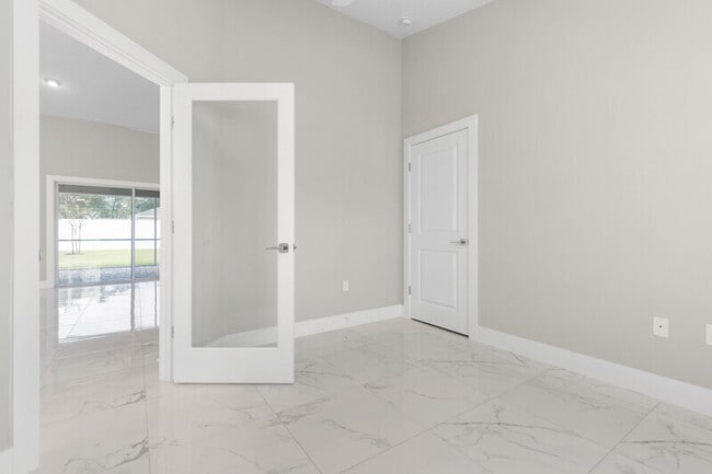 Building Photo - 12 Wheeler Ln