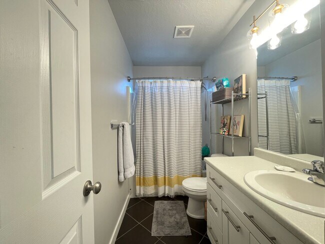 Building Photo - Great Home Now Available!