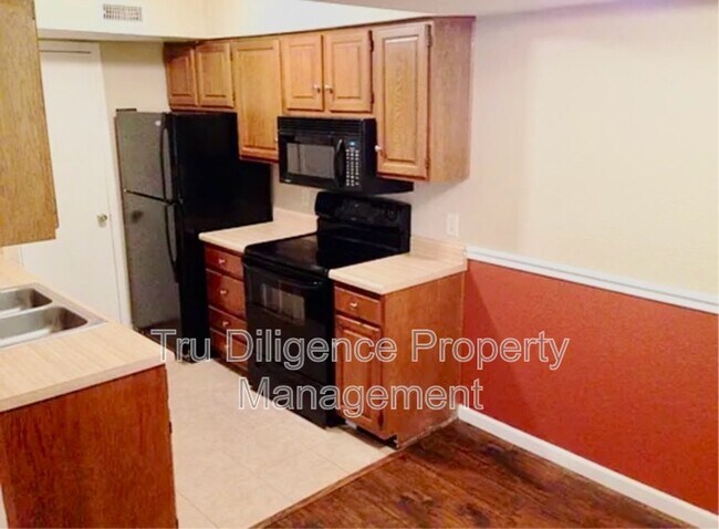 Building Photo - 14327 N Pennsylvania Ave