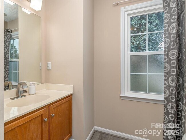 Building Photo - 8715 Parkchester Dr