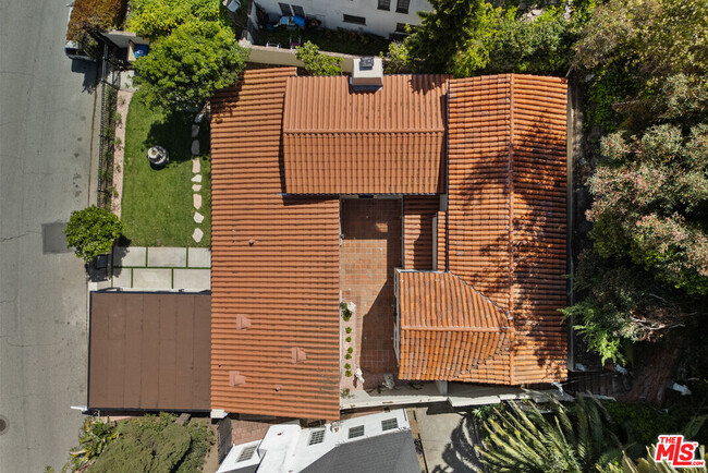 Building Photo - 1527 N Beverly Dr