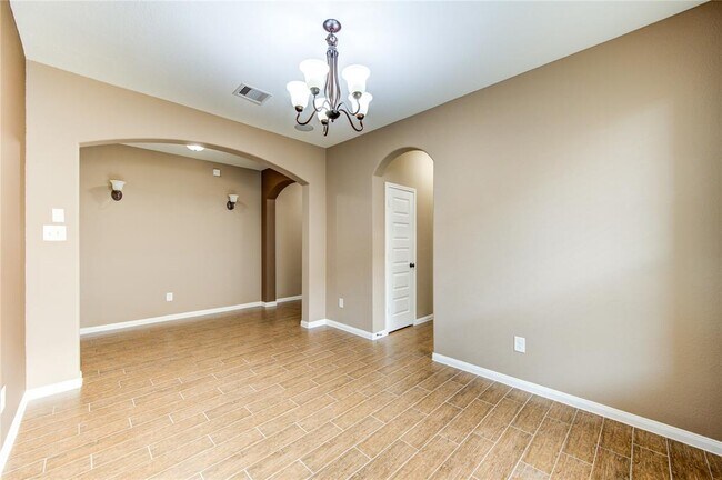 Building Photo - 18318 Russett Green Dr