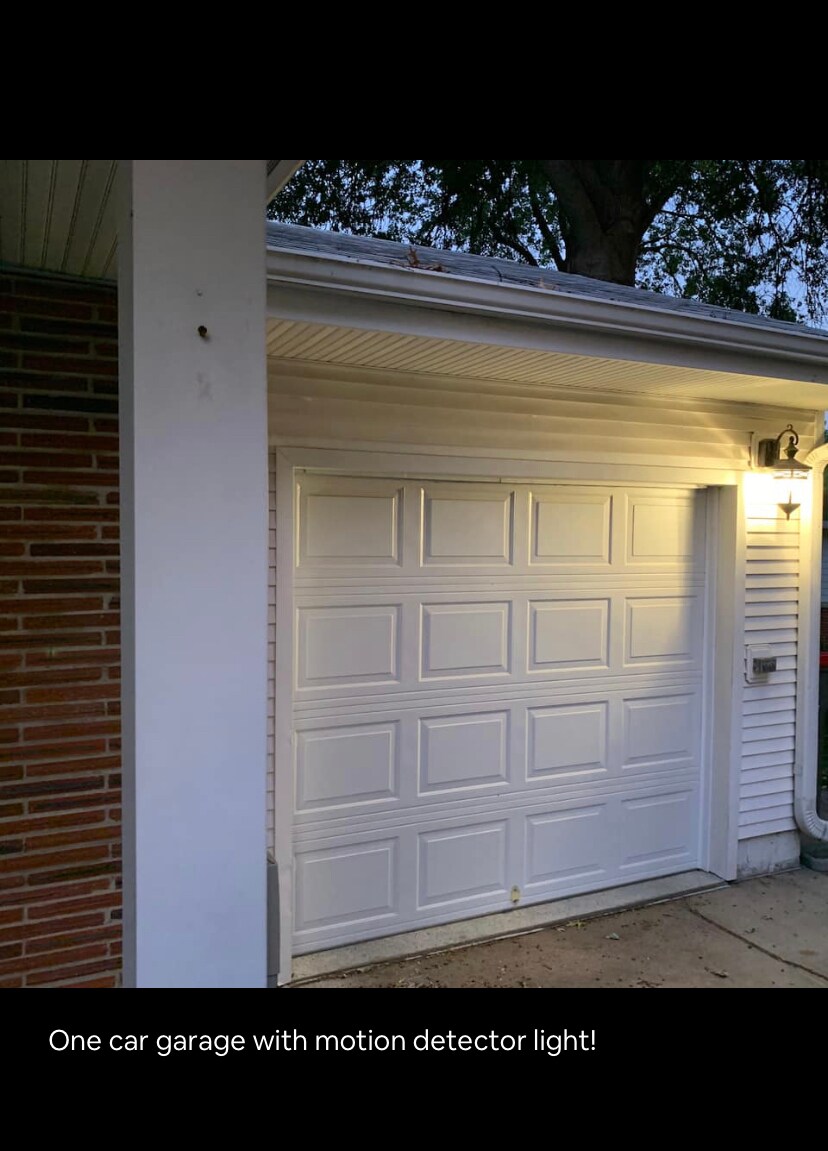 1 car garage - 1921 N 67th St