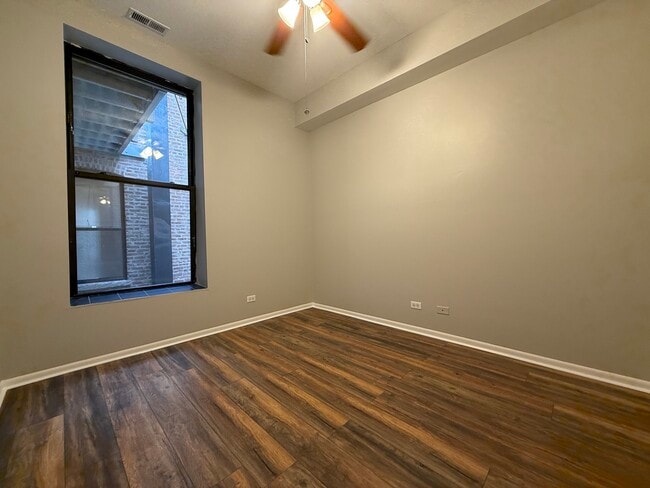 Building Photo - 556 W 37th St