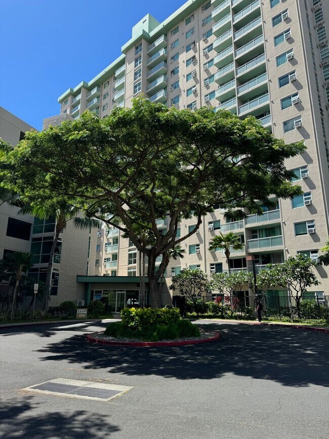 Building Photo - Country Club Village 6 - Two bedroom, one ...