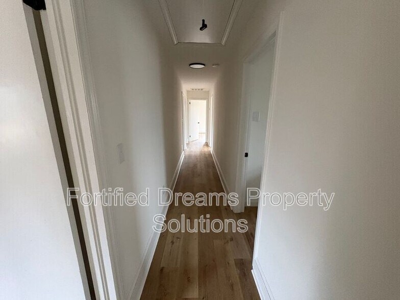 Building Photo - 429 Peeden Dr