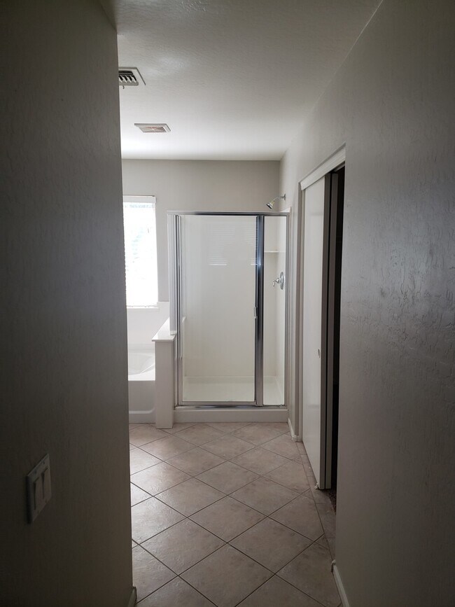 Building Photo - 4 Bedroom - 2.5 Bath - 2310 Sq Ft