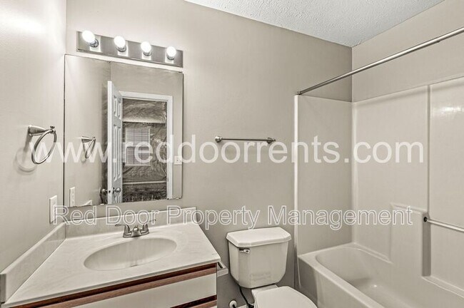 Building Photo - 10857 Cedar Pine Dr