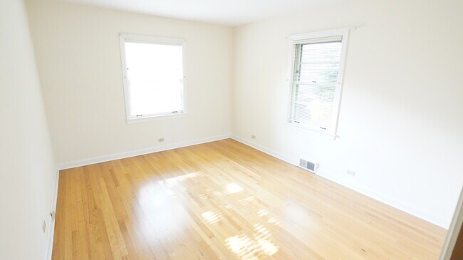 Building Photo - 1229 Middlebury Ln