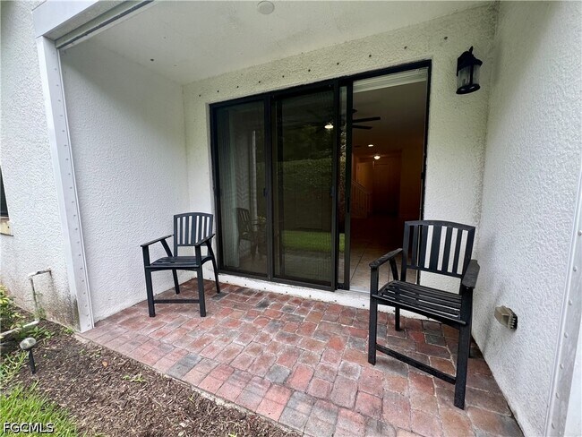 Building Photo - 15850 Portofino Springs Blvd