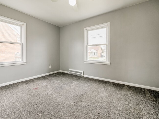 Building Photo - Welcome to this charming 3-bedroom, 1-bath...