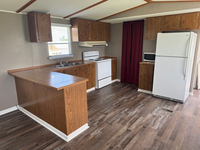 Building Photo - 2 Bedroom 1 Bath Mobile Home located in Gr...