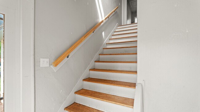 Building Photo - 318 NW 27th St