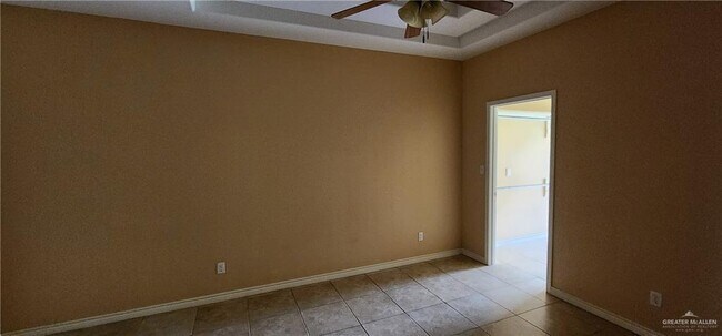 Building Photo - 14 Samgar St