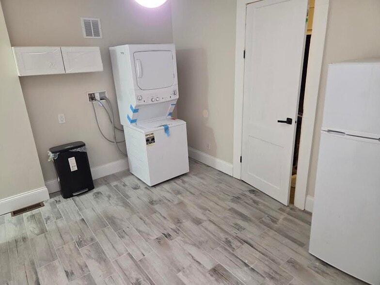 Building Photo - 474 Dayton St