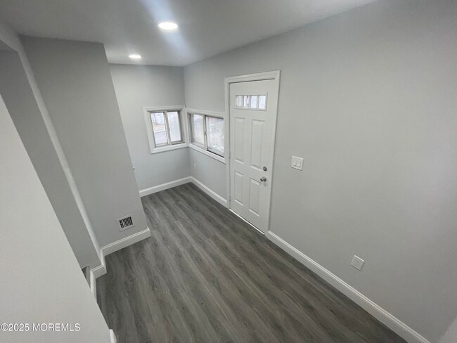Building Photo - 405 Myrtle Ave