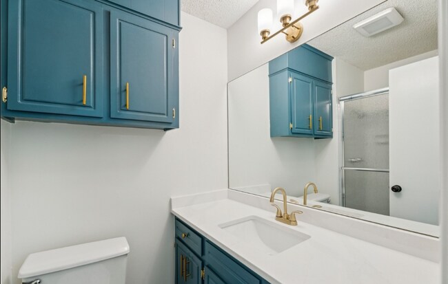 Building Photo - 3 Bed / 2 Bath in Central Tulsa!