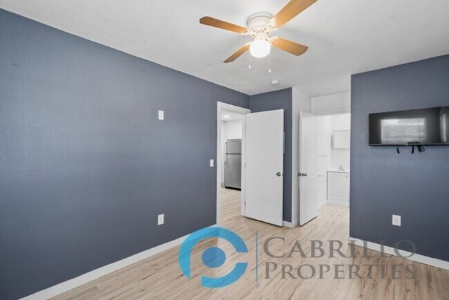 Building Photo - 1307 Division St