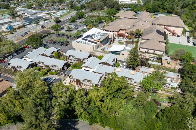 Aerial Context - Parnow Friendship House