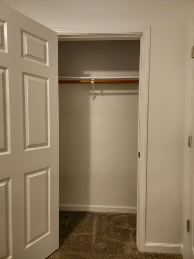 Building Photo - **December FREE at this reduced rental rate for a 6 month lease term!** Gorgeous 4 bed 2 bath uni...