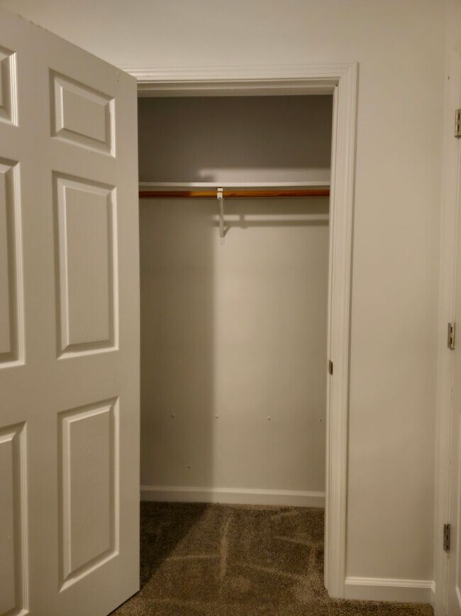 Building Photo - Gorgeous 4 bed 2 bath unit available soon!