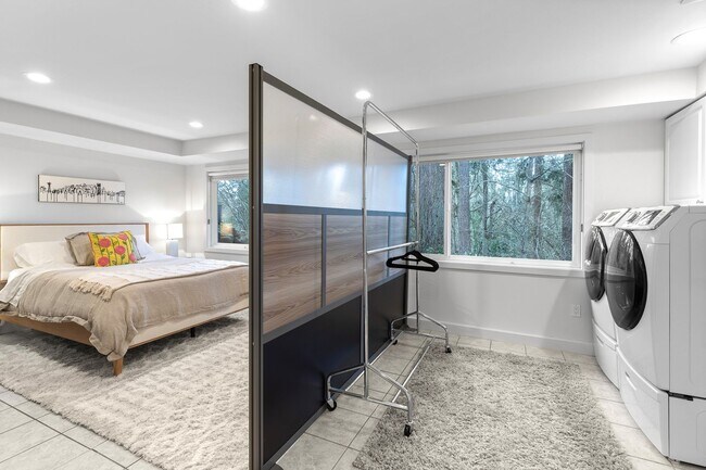 Building Photo - 4 bedroom 3 bath Mercer Island