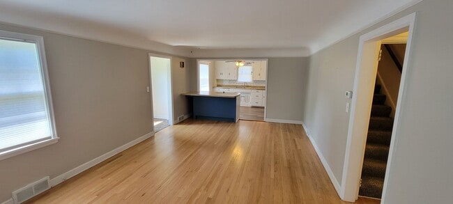 Building Photo - AVAILABLE  - 4 Bed 1 Bath on London Road