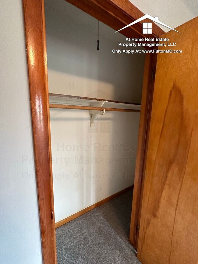 Building Photo - 911 Castlewood Ave