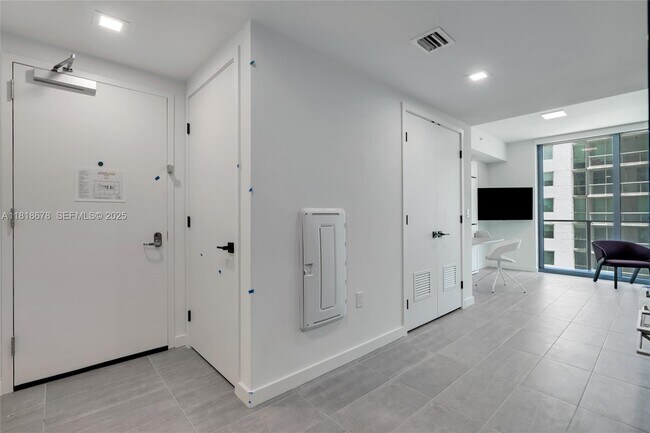 Building Photo - 227 NE 2nd St