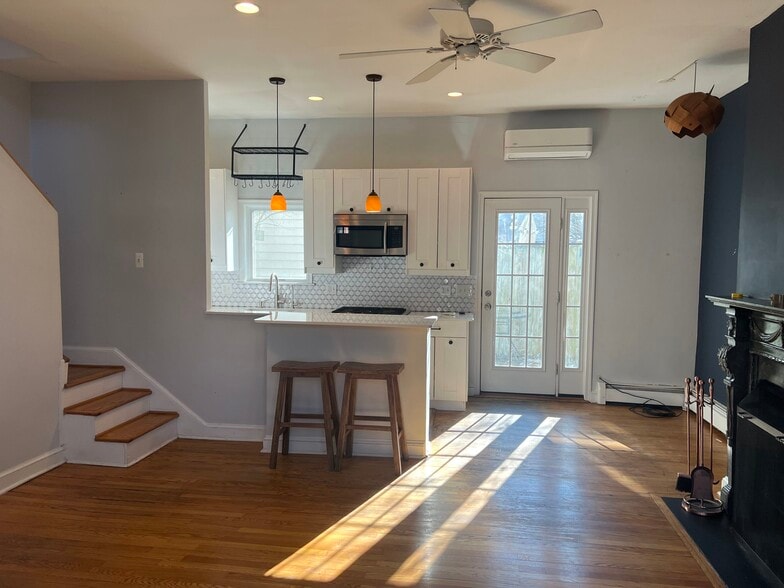 kitchen island - 419 A St NE