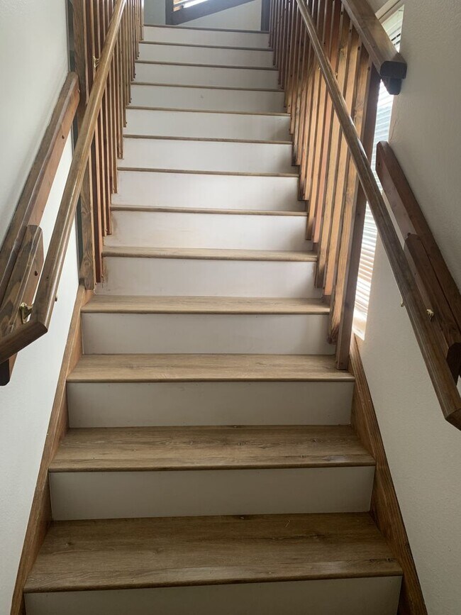 Building Photo - Amazing Mountain Views...