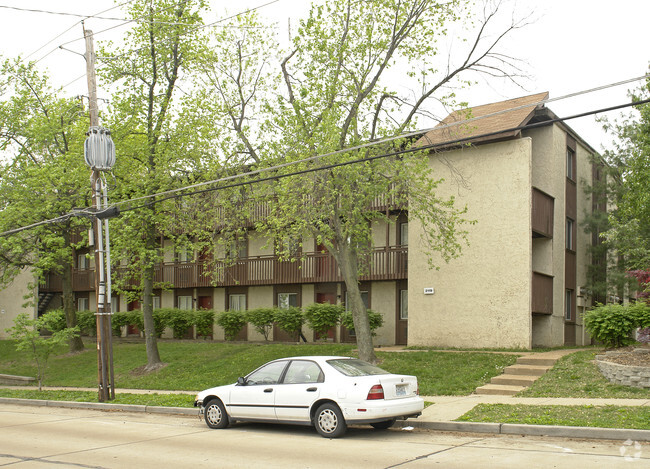 Building Photo - Peppertree Apartments