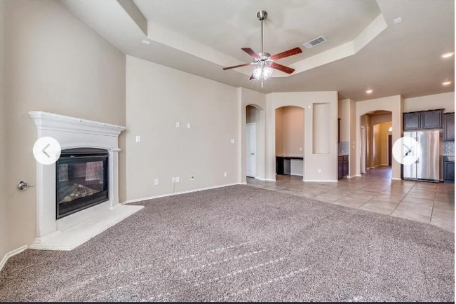 Building Photo - 2025 Lake Vista Dr